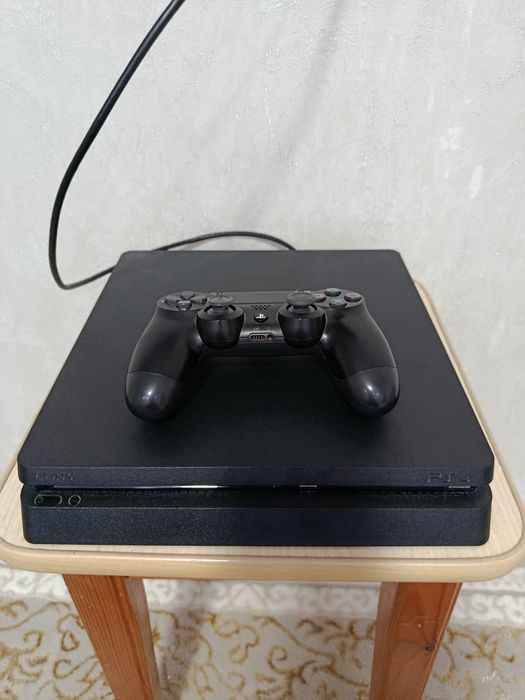 Продам Playstation 4 Slim 1TB в хорошем состоянии.