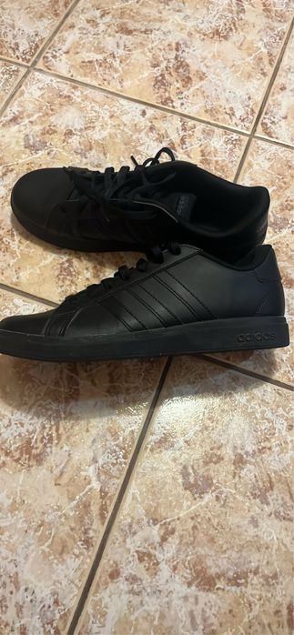 Чисто нови маратонки adidas