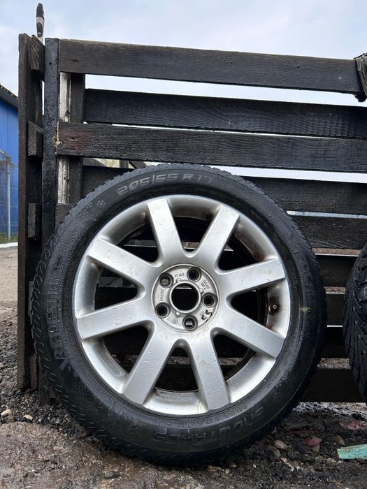 Vând genți cu anvelope second-hand de vw Touran