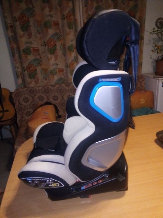 Детско столче за автомобил  Изо фикс