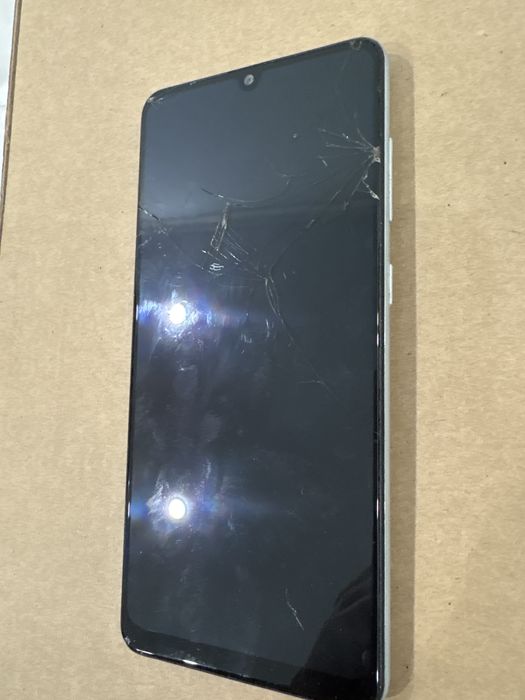 Продаю телефон Самсунг А31