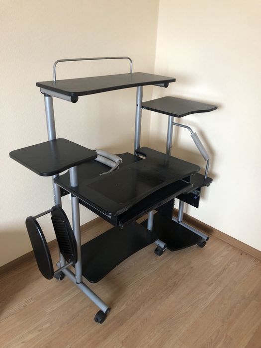 Продам компьютерный стол