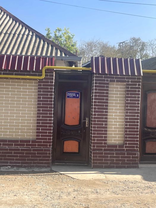 Продается участок с домом в центре Аккургана!