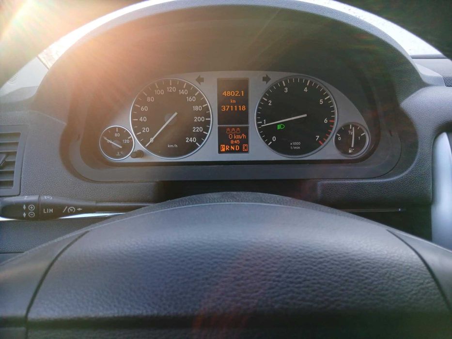 Продавам мерцедес В 200