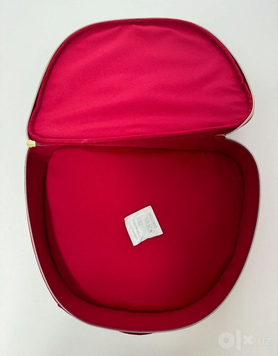 Продаю шикарную косметичку Estee lauder