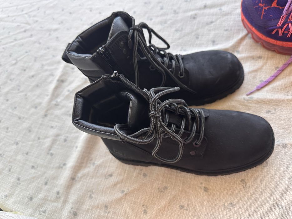 Зимни обувки CAT 37 номер