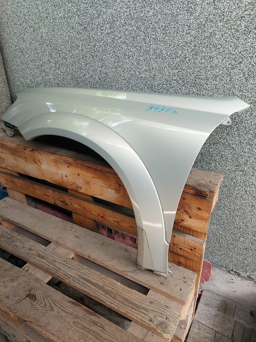 Крыло переднее Subaru Outback 2006 год .