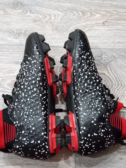 Продам бутсы  с шипым