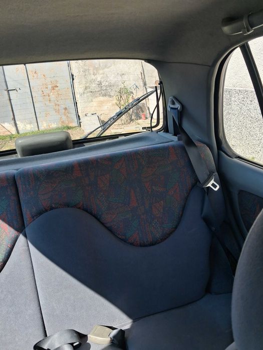 Продавам Нисан Микра