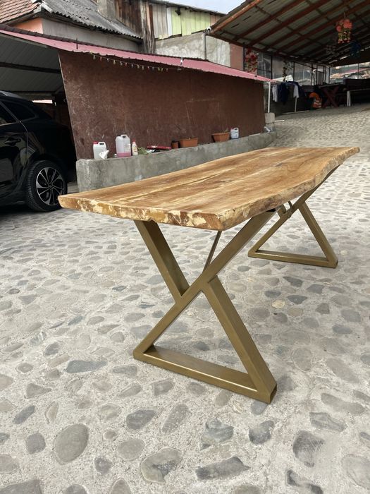 Masa din lemn masiv stejar. Model rustic noua f frumoasa