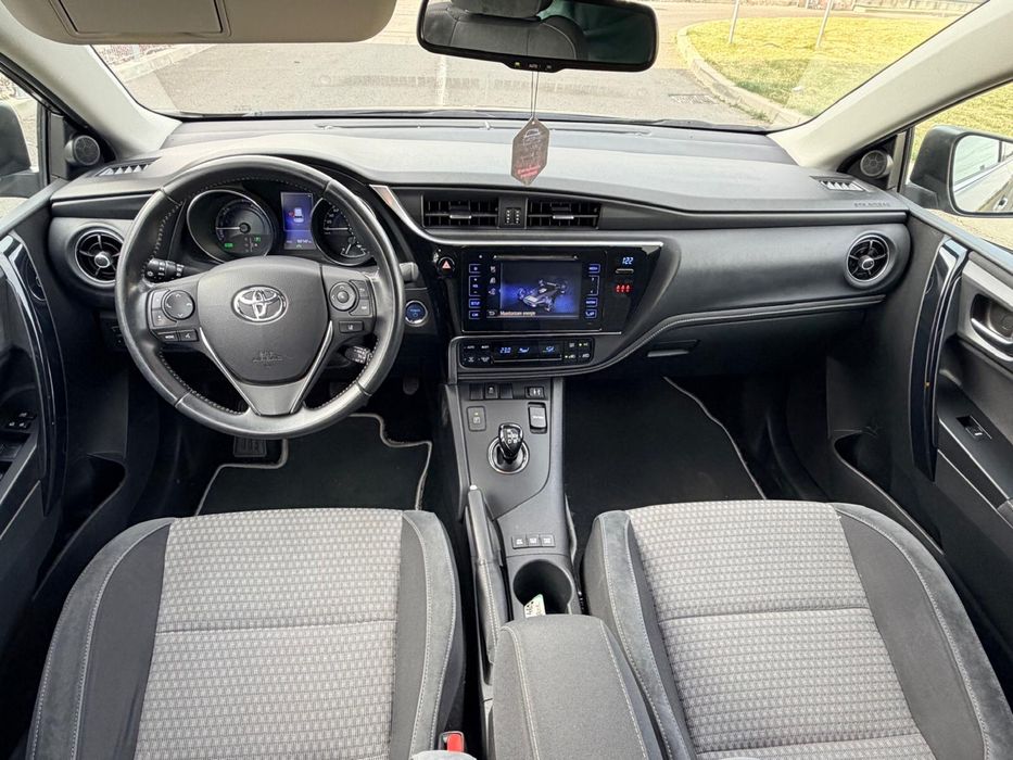 Toyota Auris Hybrid 1.8 Benzina automat 2019