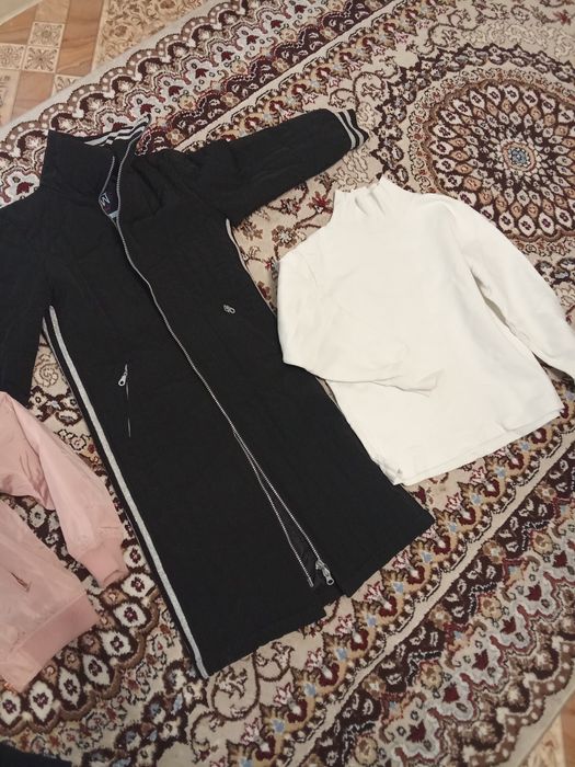 Продам куртки для девочки 11-13лет