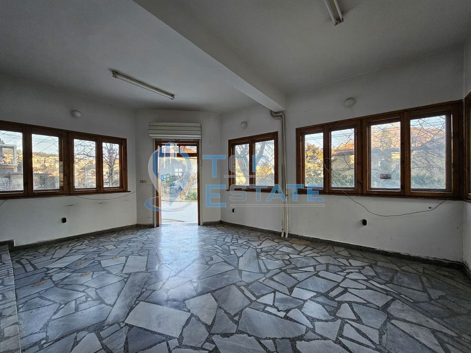 Дава се под наем Магазин в Велико Търново, Център - 85 кв.м за 459 € - Снимка #1