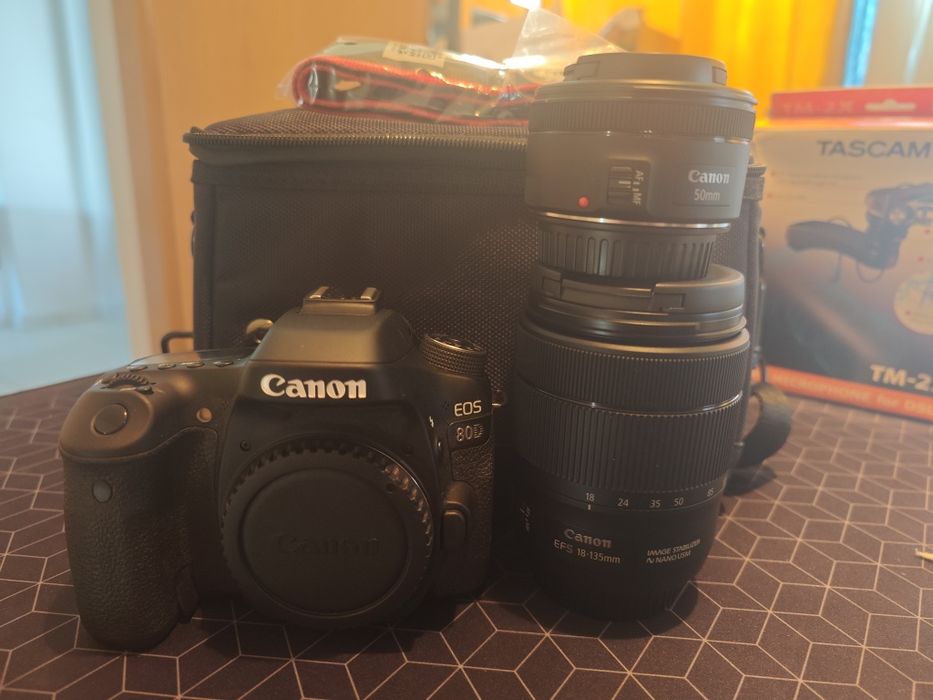 Canon EOS 80D + 18-135mm Nano USM + 50mm + accesorii