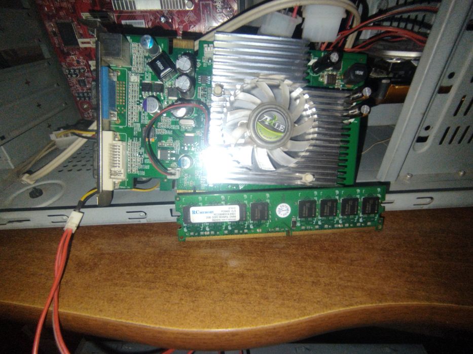 Zor ishlidigan komp sotiladi srochna!!!