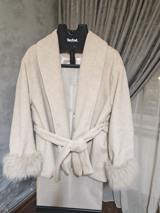 Palton Bej Mărimea S cu blană artificială