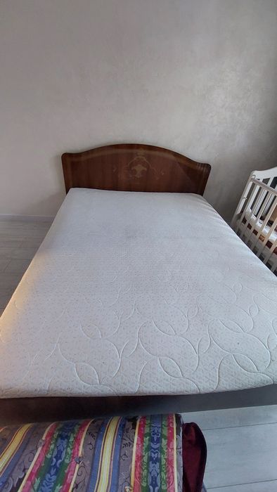 Спальный гарнитур эмбавуд б.у продам