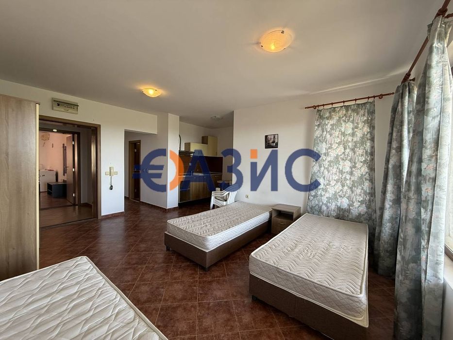 Двустаен апартамент с далечна гледка към морето в Комплекс " Арките" -