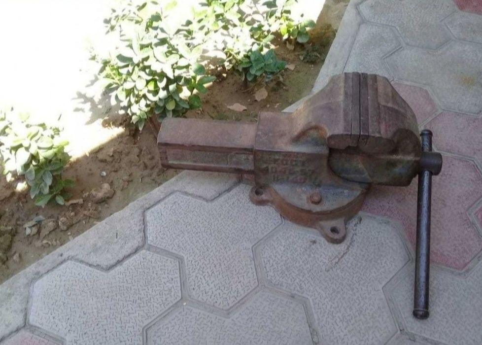 Тиски тисы тески