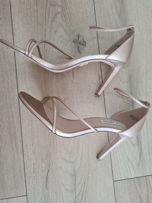 Sandale aurii de piele ecologica si barete inguste cu toc 9 cm