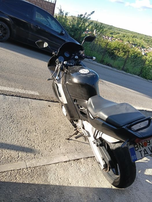 Vând Honda cbr f2