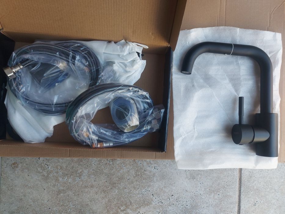 Стоящ смесител за мивка.