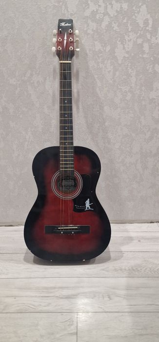 Продам гитару Madina 38