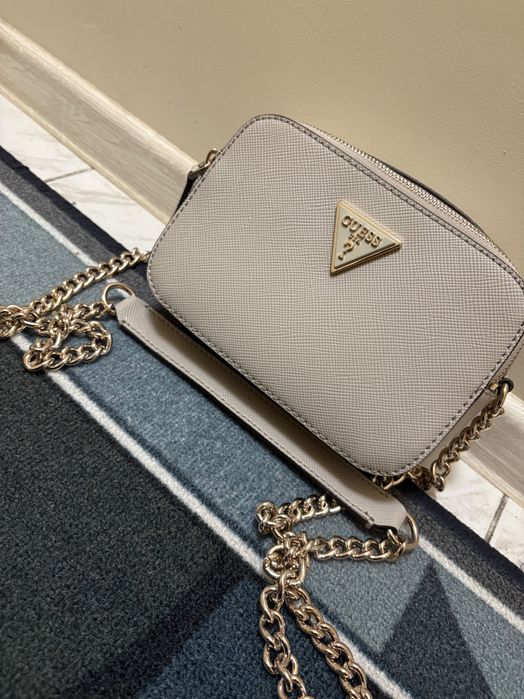 Дамска чанта Guess