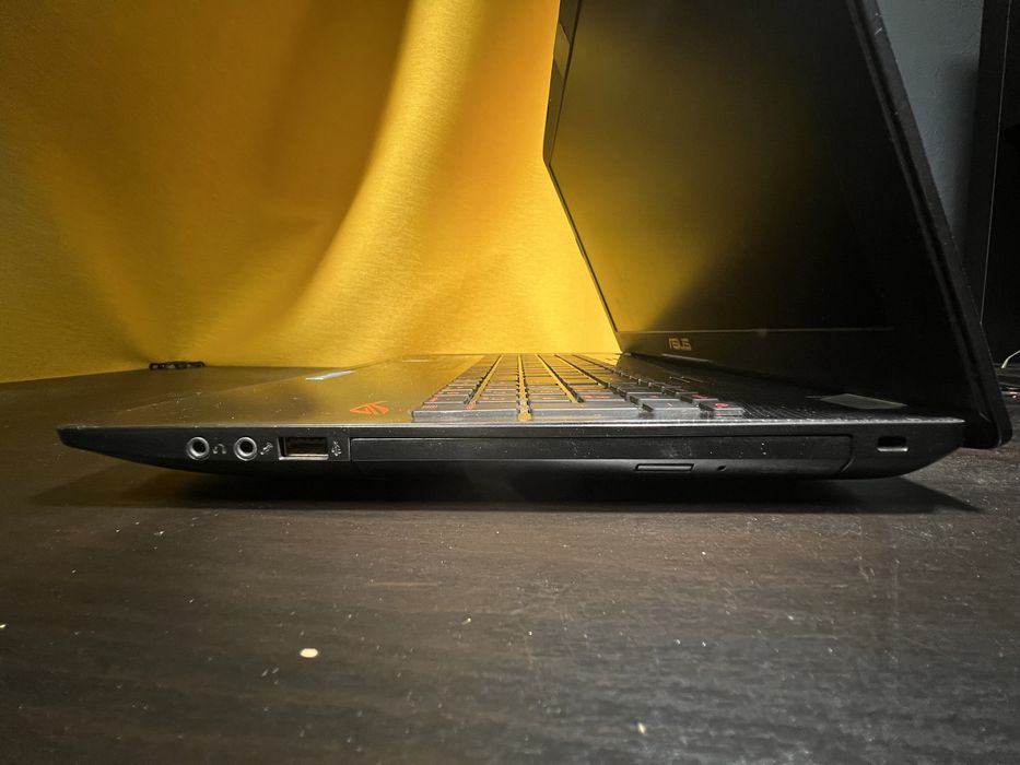 Ноутбук ASUS ROG GL552J  (1 терабай, 8гб оперативка)