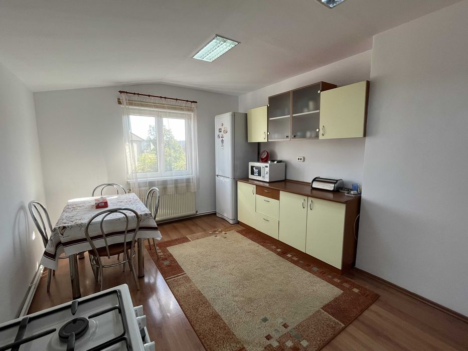 Persoană fizică, vând apartament la casă, cartier Sub Arini, Sibiu