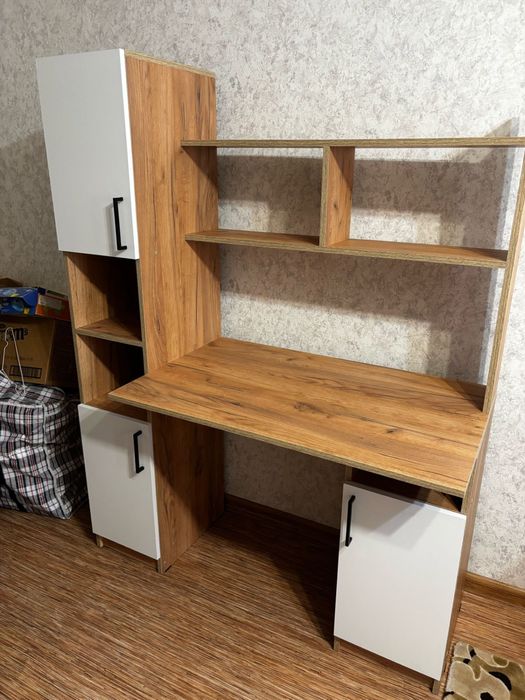 Школьный стол письменный