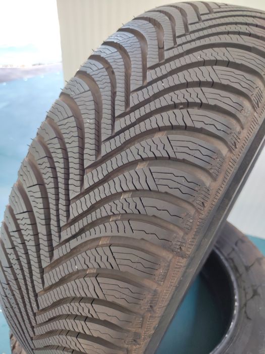 2 бр зимни 215/65/17 Michelin Дот 24г