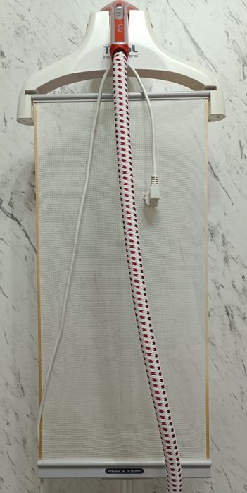 Продам вертикальный отпариватель Tefal