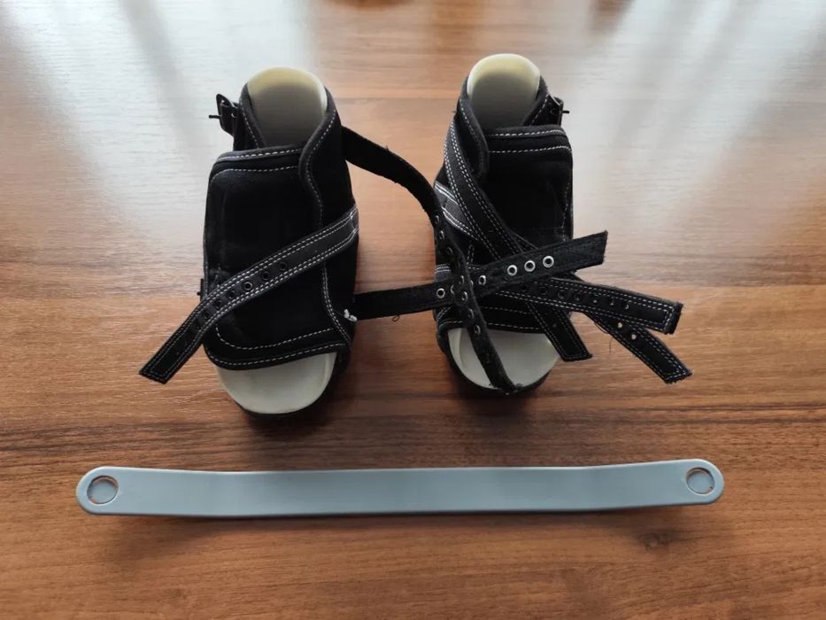 Брейсы ботинки вместе с планкой