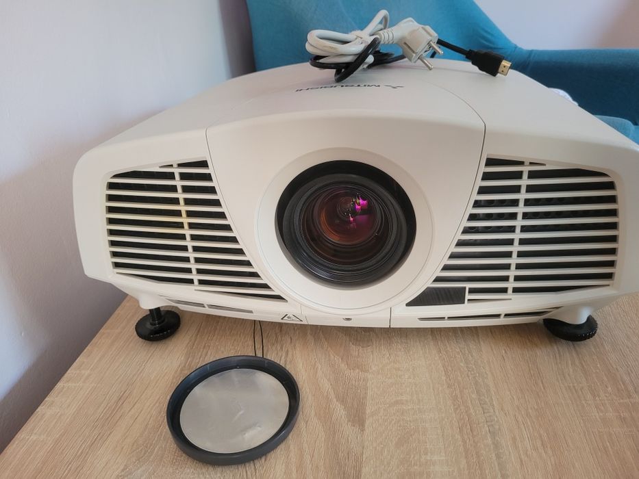 Video proiector profesional Mitsubishi XD3500U