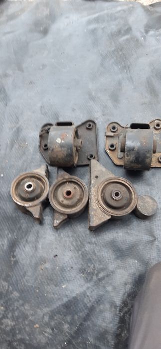 Задна врата багажник свсичко по нея чистачка с моторче.главини с нови