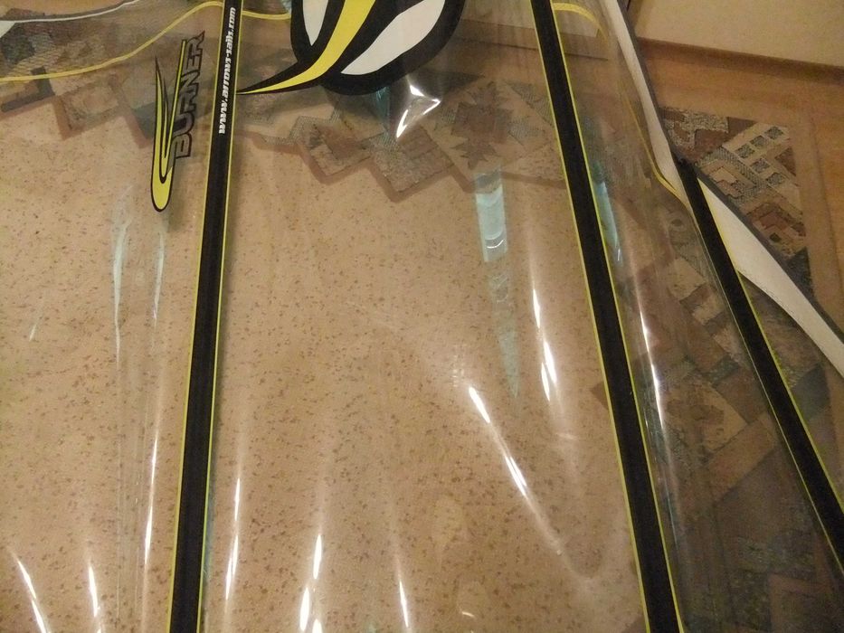 Платно ветрило за уиндсърф