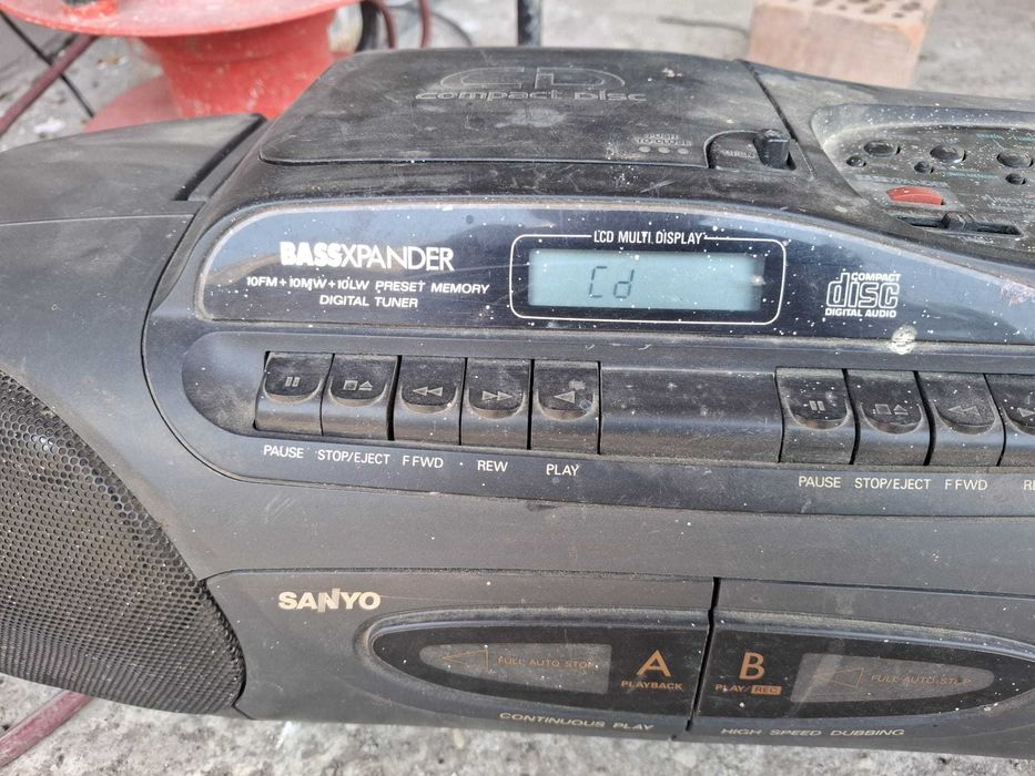 Vand vintage Radio casetofon cu cd Sanyo BassXpander MCD-Z61L defect