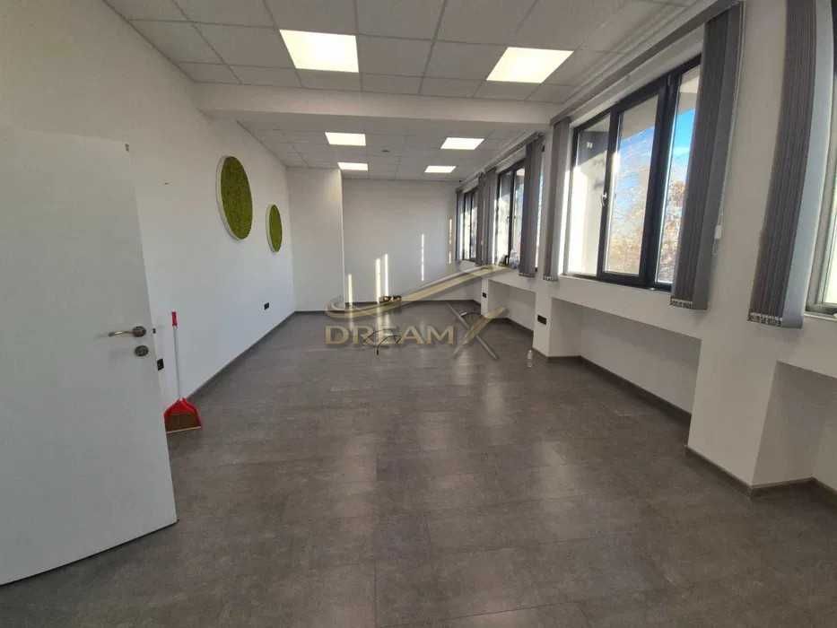 Дава се офис под наем в район Южен! 71815417