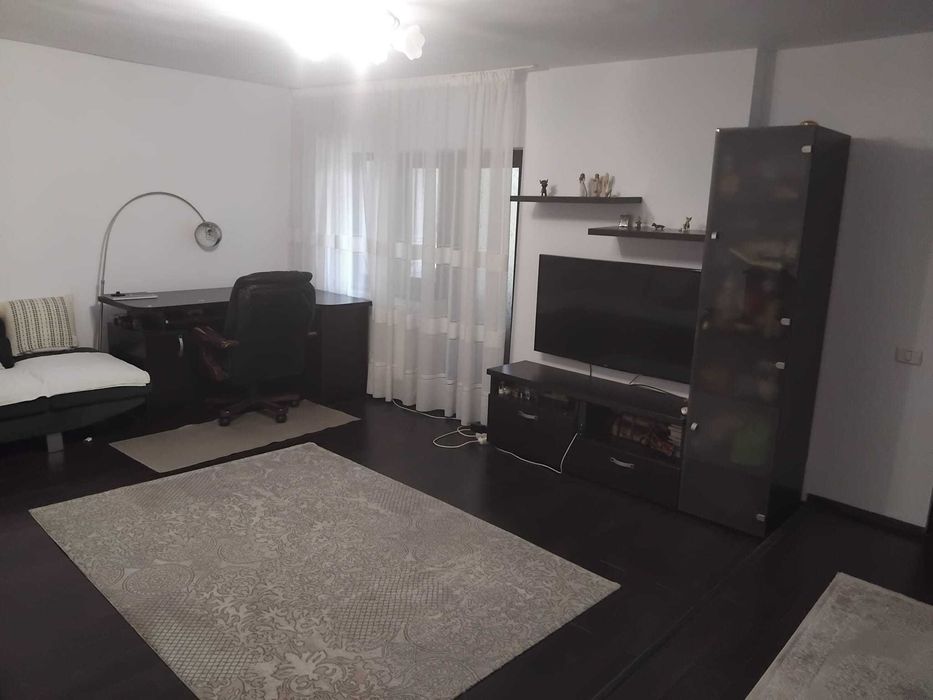 De vanzare apartament cu 3 cam decomandat