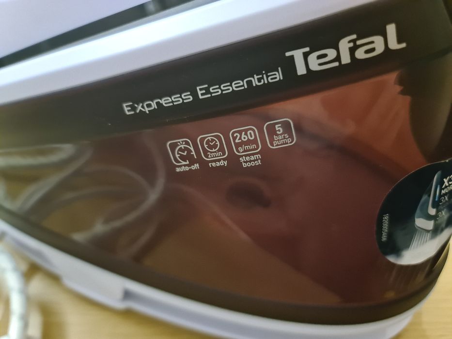 Tefal Express Essential Sistem de călcat cu aburi 5.2bar cu rezervor 1