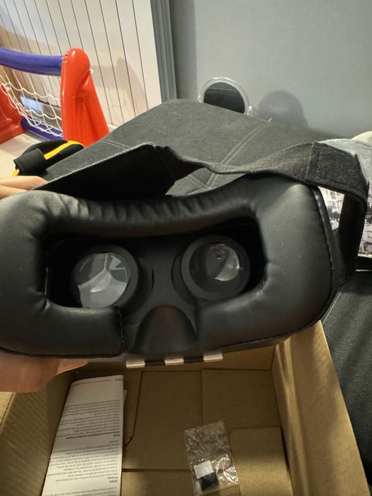 Virtual reality glasses