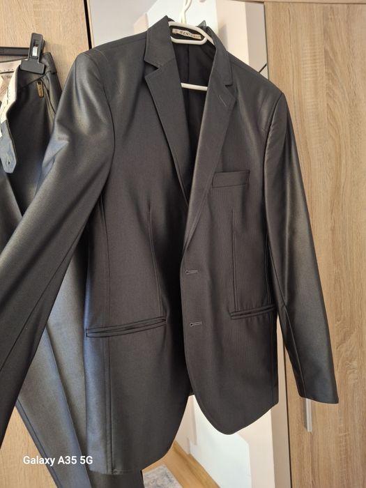 Costum bărbătesc de ocazie.