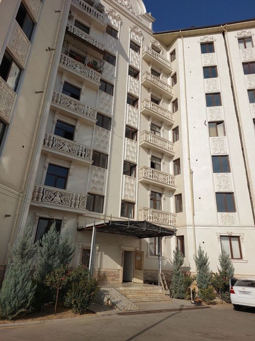 Qibray sentr makroni orqasidagi yangi dom arendaga