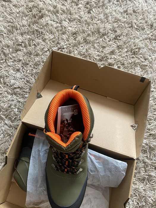 Bocanci noi nepurtati cu eticheta!!!