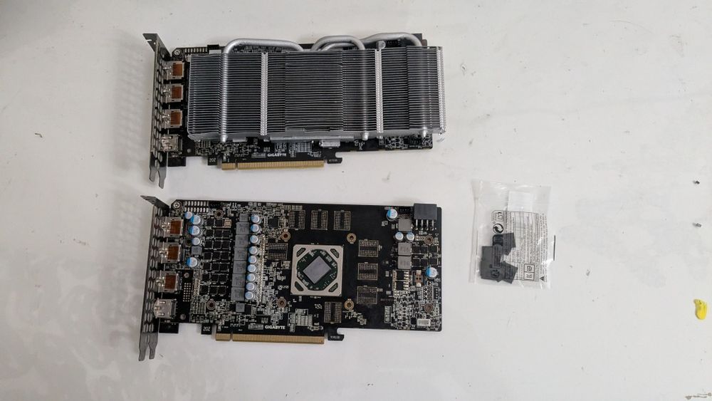 Две видеокарты rx 590 gigabyte с неисправностью