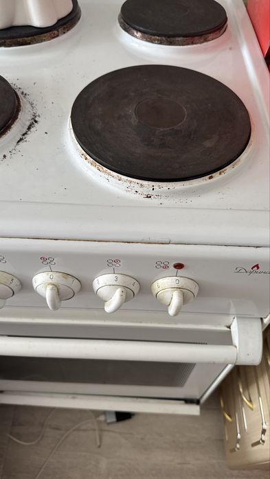 Продам плиту 4 конфорочная