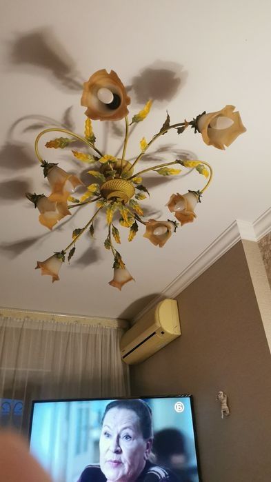 Продам Люстру в идеальном состоянии