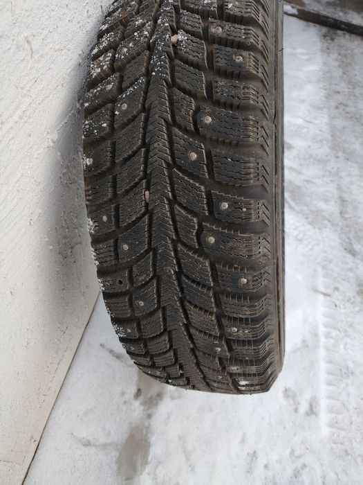 Продам зимнею резину