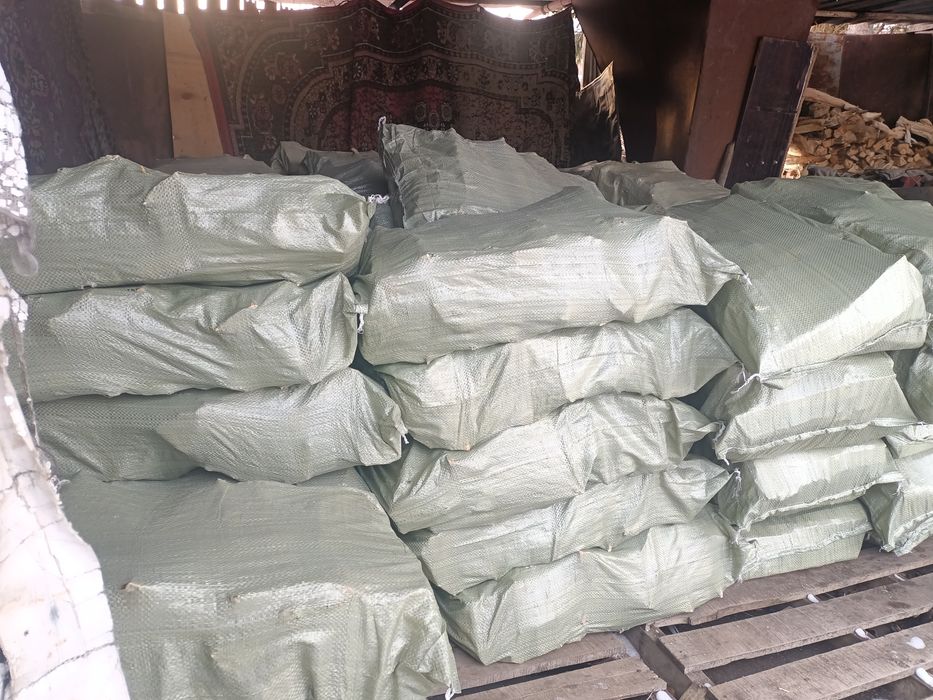 Уголь дрова в мешках 1200